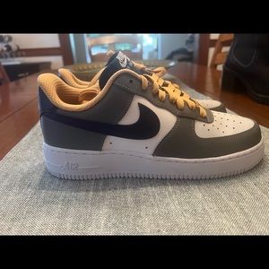 Never been worn Nike Air Air Force 1 8.5